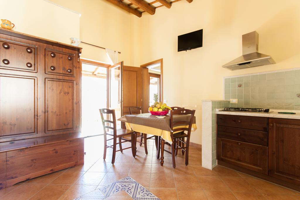 Casa Vacanze S. Marco Valderice Rum bild