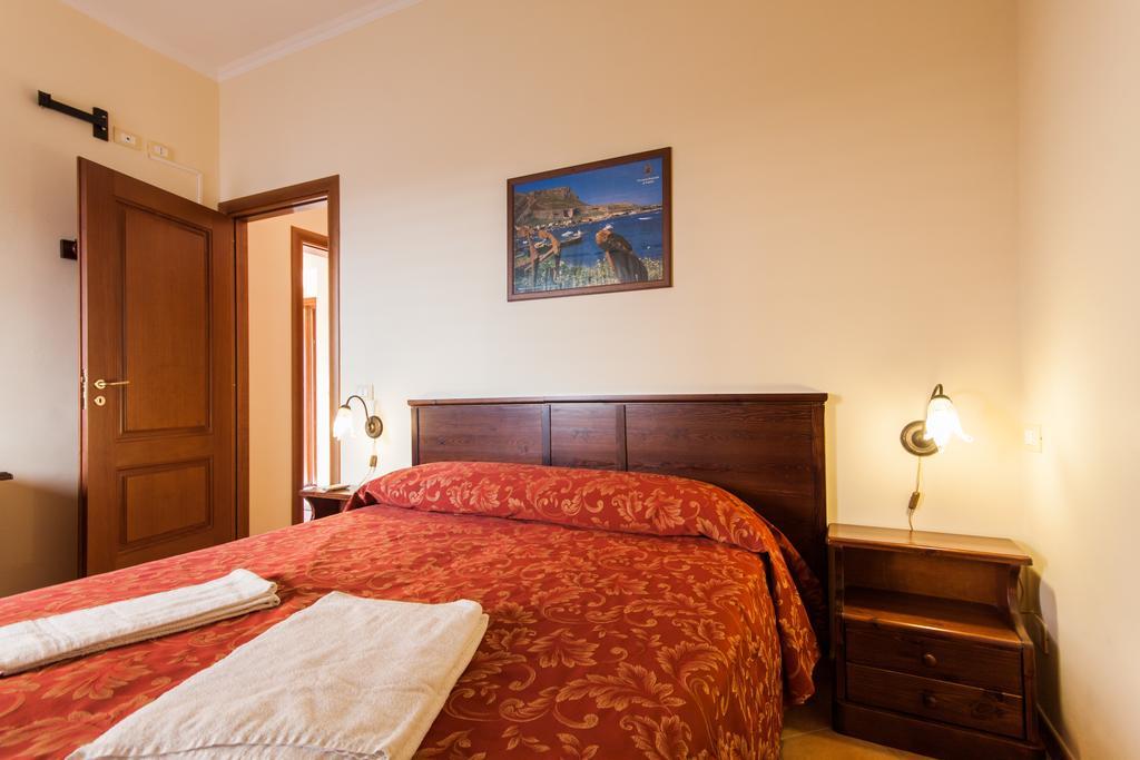 Casa Vacanze S. Marco Valderice Rum bild