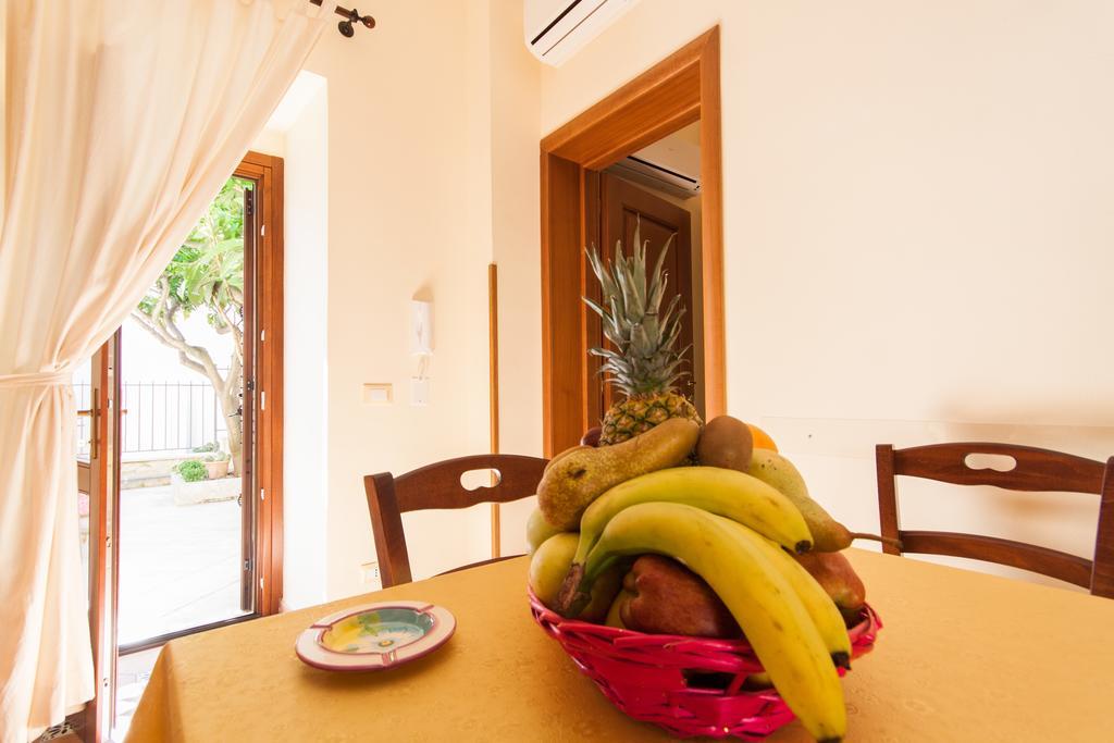Casa Vacanze S. Marco Valderice Rum bild