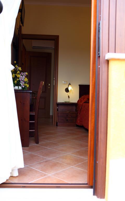 Casa Vacanze S. Marco Valderice Rum bild