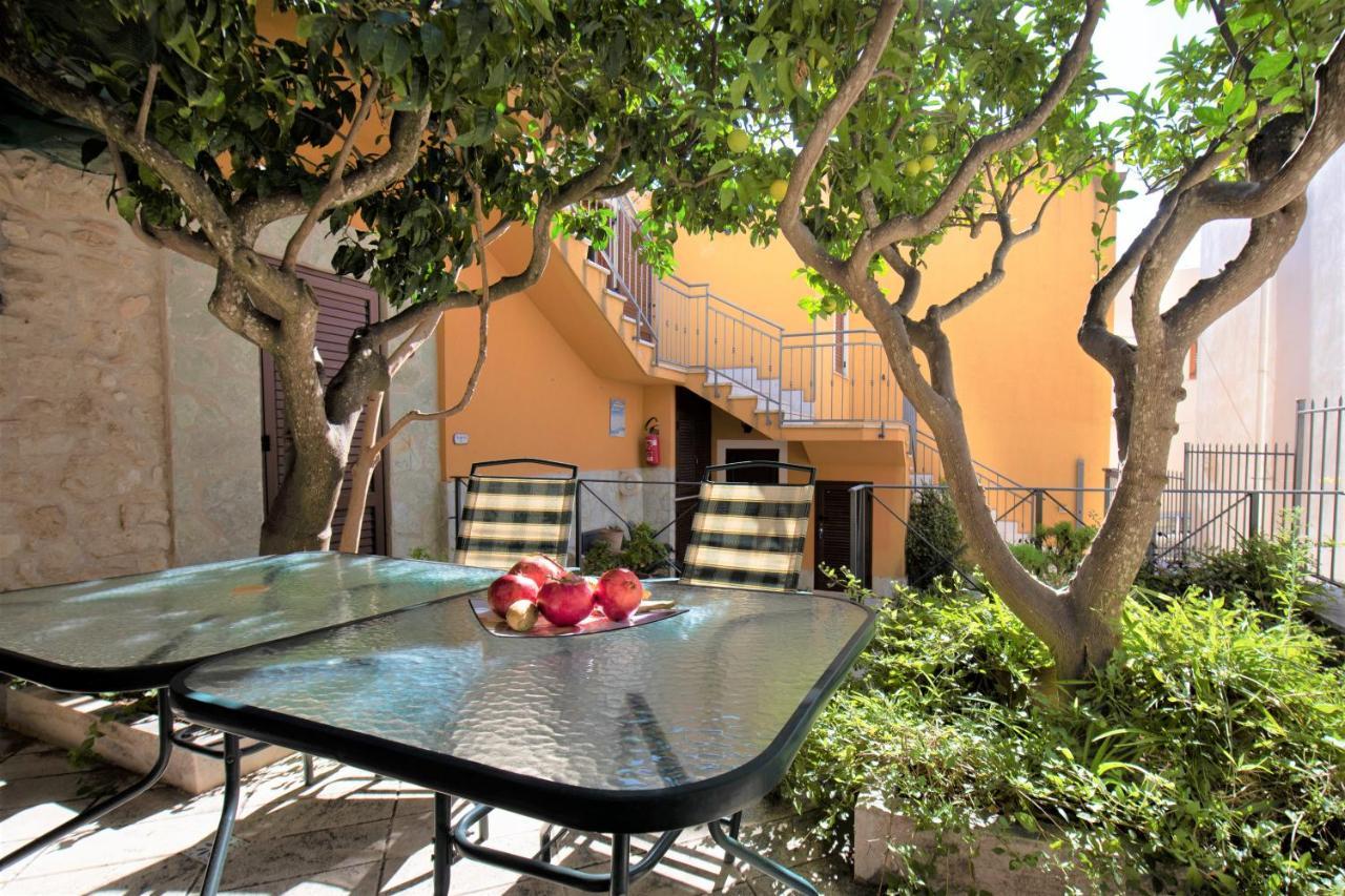 Casa Vacanze S. Marco Valderice Exteriör bild